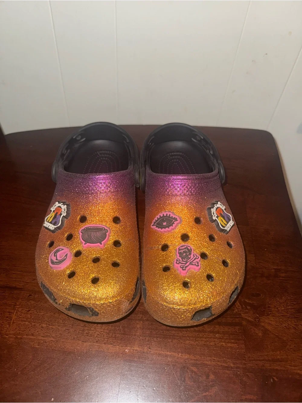 CROCS Kids Glitter Ombre Clogs in Orange and Purple with Charms (Hocus Pocus)